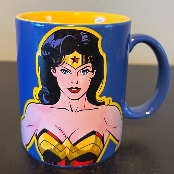 Vintage DC COMICS Warner Bros WONDER WOMAN Logo  Mug ~ Superhero  ~.Superheroine - Picture 1 of 9